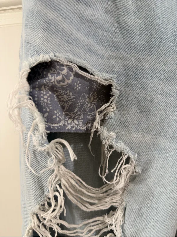 American Eagle Outfitters Light Blue Distressed Ripped Women’s Jeans Size 4 - Image 2