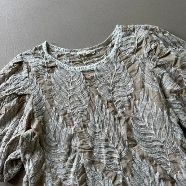 Solitaire boho leaf-embroidered puff sleeve top - Image 3