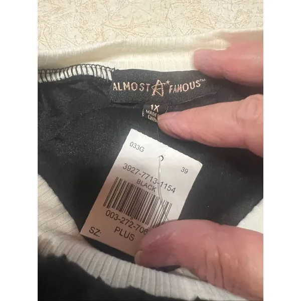 Almost Famous 2-Pc Sherpa Lounging Set 1X Top 2X Pants NWT - Image 4