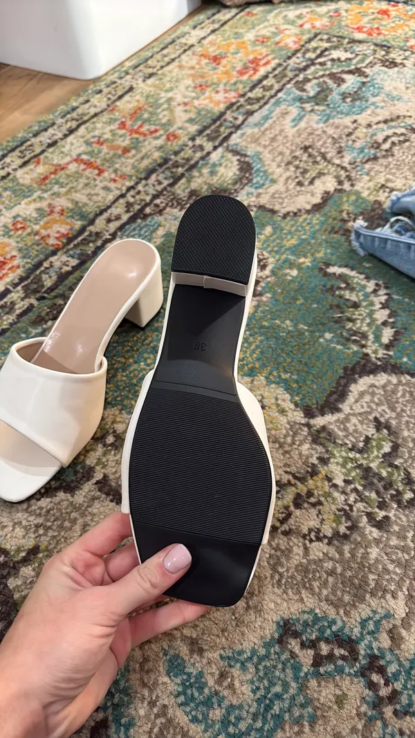 White thick strap heels Size 7.5 - Image 3