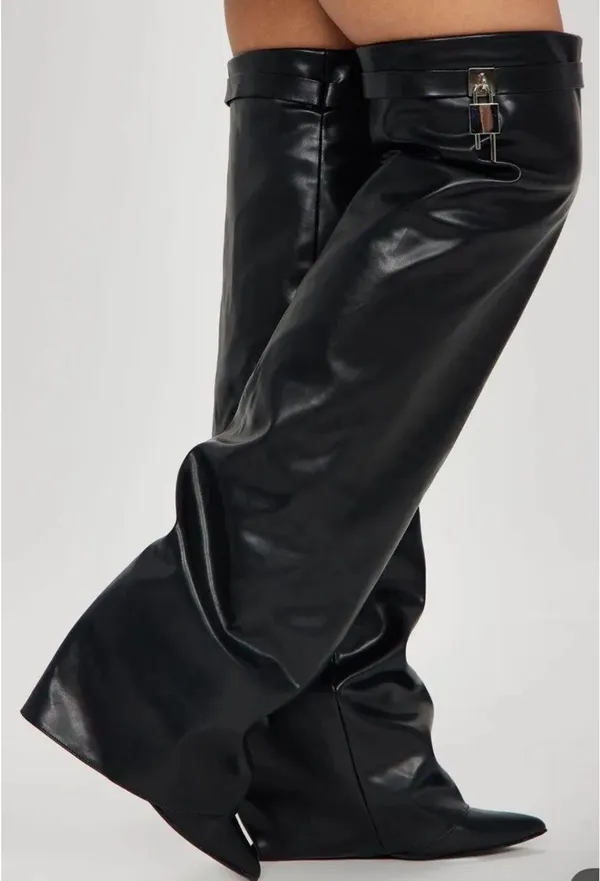 Black boots Size 9 - Image 2