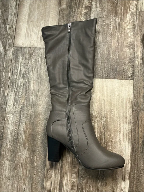 Journee Collection Tall Gray Knee-High Block Heel Boot Size 9 - Image 8