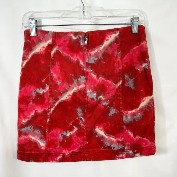 Free People Size 8 Mini Skirt‎ Denim Red Tie Dye Modern Femme Flamingo Flame 335 - Image 7