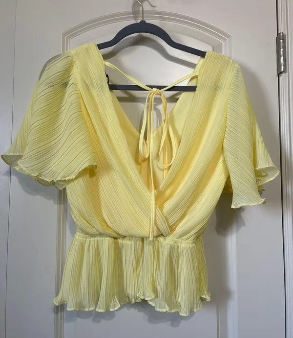 L LOVE Yellow Pleated Wrap Top Puff Sleeve Feminine Blouse Boutique Style - Image 2