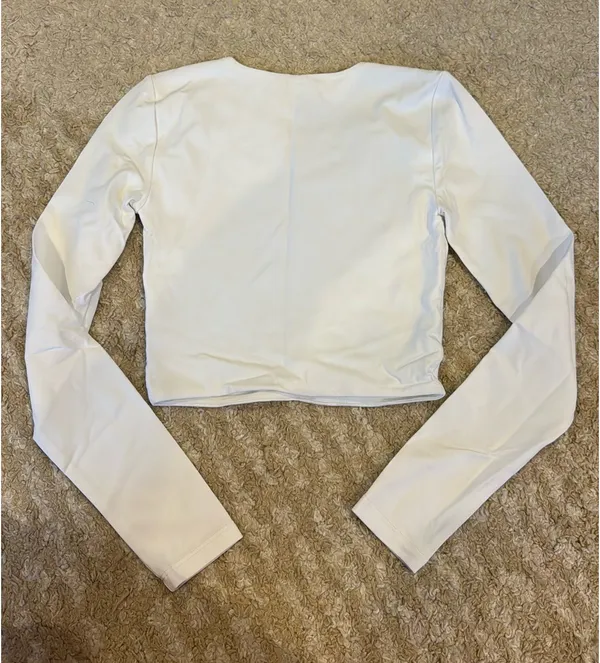 Aritzia Babaton Contour Cropped Long Sleeve - Image 3
