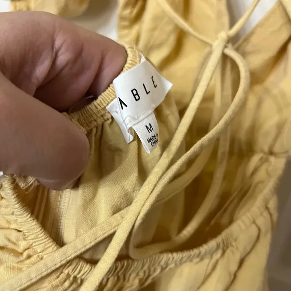 Mable backless‎ puff sleeve dress yellow size medium - Image 9