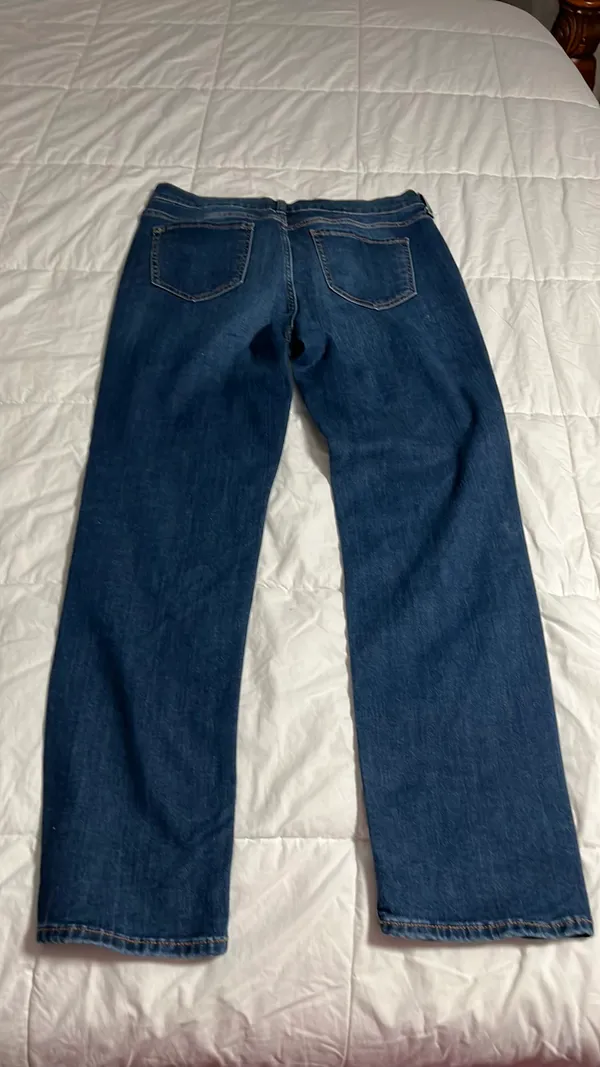 Old Navy Jeans Boyfriend Mid-Rise Distressed Straight - Image 5