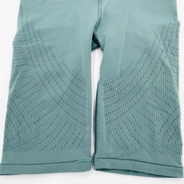 Lululemon Reveal Short Size 4 Digital Rain Tidewater Teal Green Seamless Bike - Image 4