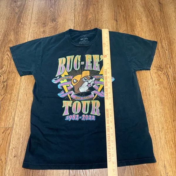 Buc-ee's Tour 1982-2022 Graphic T-Shirt Black Beaver Believer Womens Medium - Image 4