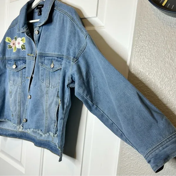 Forever 21 Denim Jean‎ Jacket Floral Embroidered Frayed Hem Oversized - Image 2