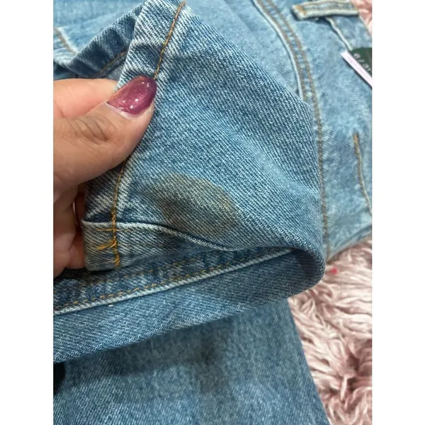 Universal Threads Straight Leg Women's Jeans in Light Blue - Image 6