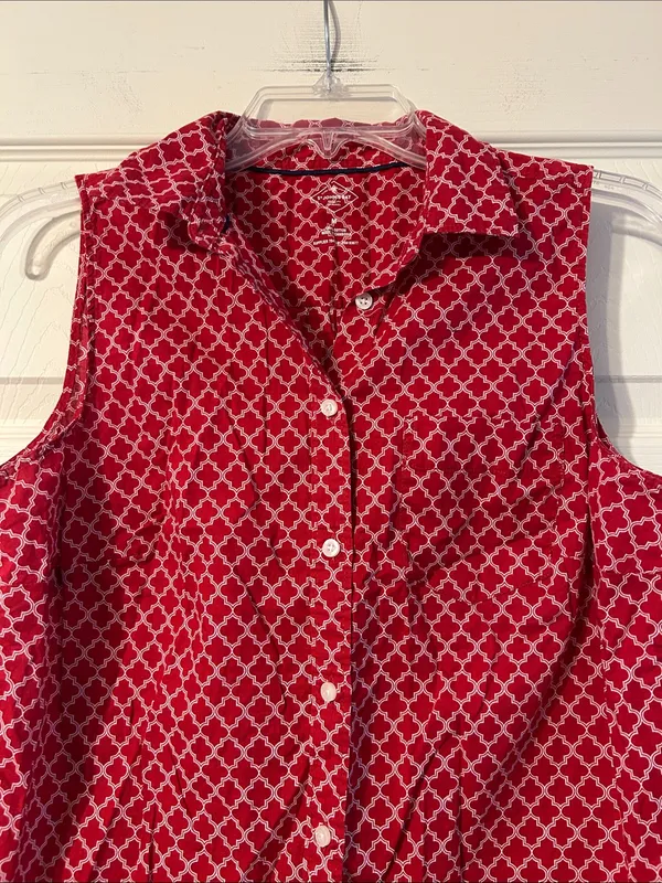 St. John's Bay Red Geometric Sleeveless Button-Down Shirt Medium - Image 3