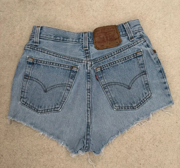 Vintage 1994 light wash 501 Levi’s shorts - Image 3