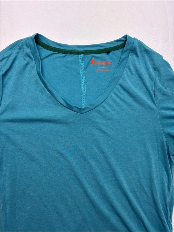 cotopaxi size medium blue Teal V-Neck Short Sleeve Tee - Image 3