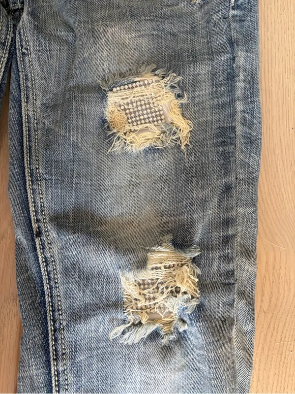 Machine distressed crystal embellished low rise denim jeans - Image 4