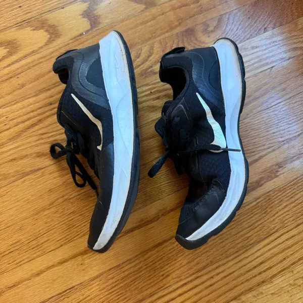 Nike Black and White Sneakers - Image 4