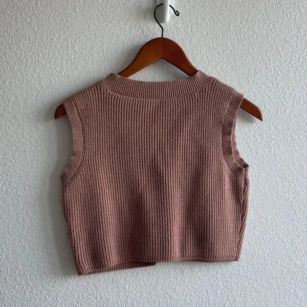Knitted Cropped Sweater Vest Pink - Image 4