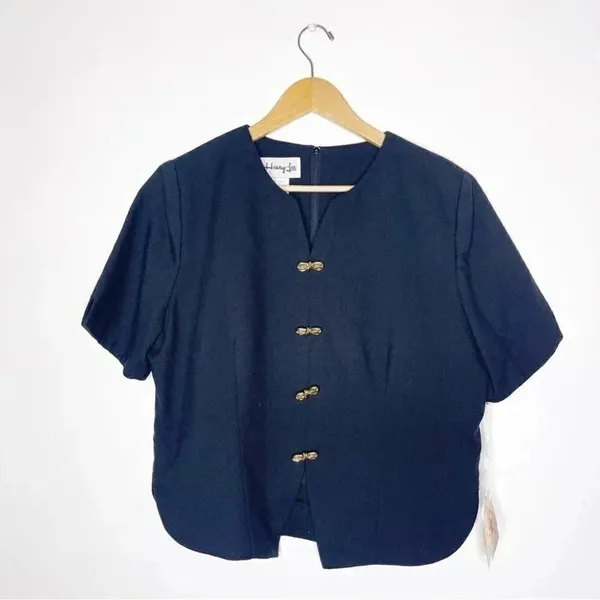 Heury Lee Black Vintage Short Sleeve Blouse Bow Button Size 12 NWT - Image 2