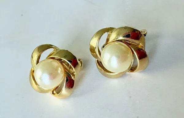 Vintage Dainty Gold Tone Faux Pearl Clip-on Costume Earrings - Image 3