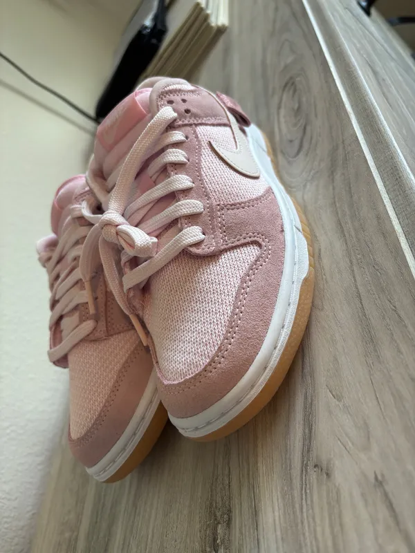 NEW Women's Nike SE panda dunks - Image 5