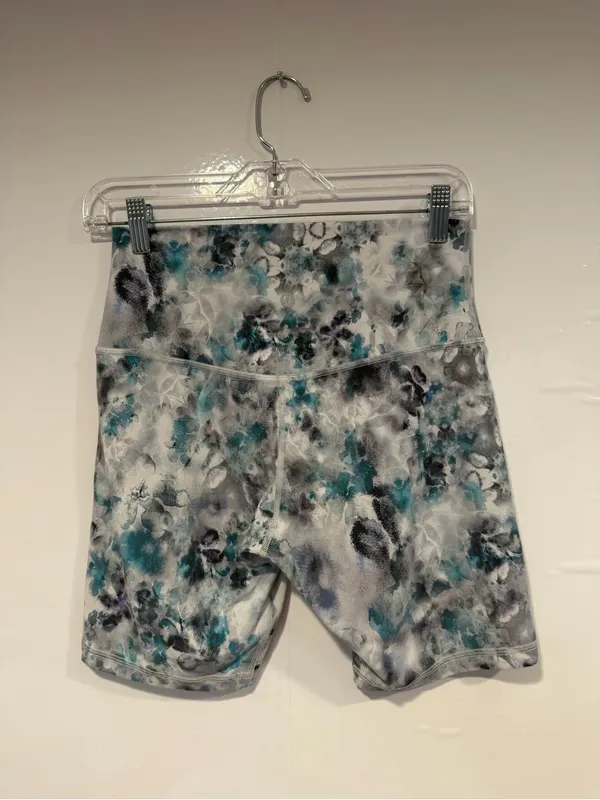 Lululemon align kaleidoscope floral blue and grey biker shorts‎ - Image 4