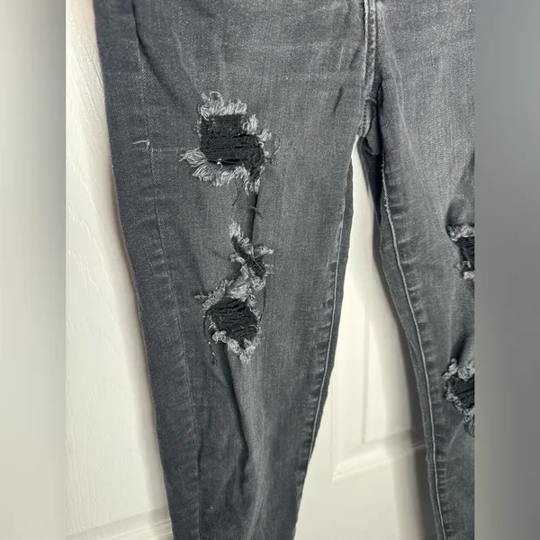 AMERICAN EAGLE Next Level Stretch Skinny Raw Hem Distressed Black Denim Size 4R‎ - Image 2
