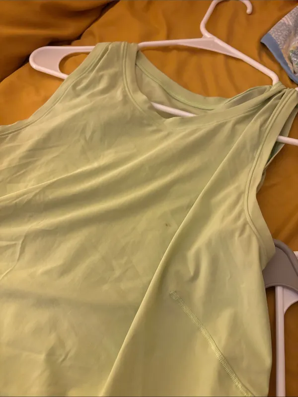 lululemon athletica Light Green Tank Top ventilated size 8 Woman’s - Image 4
