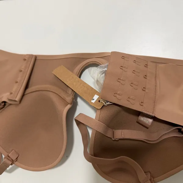 SKIMS Deep Plunge Shapewear Bra Size XS New Brown Tan - Image 4