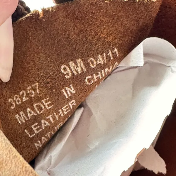 Clark’s NWOT Brown Leather OG Wallabe Booties Sz 9 - Image 6