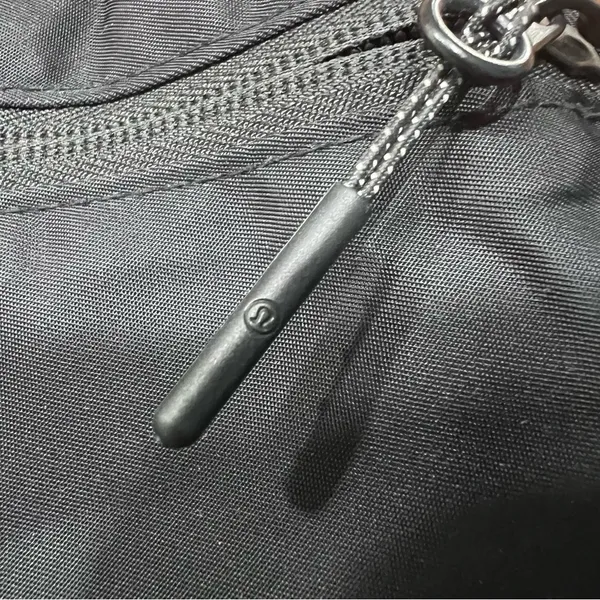 lululemon Everywhere Belt Bag Black OS unisex - Image 7