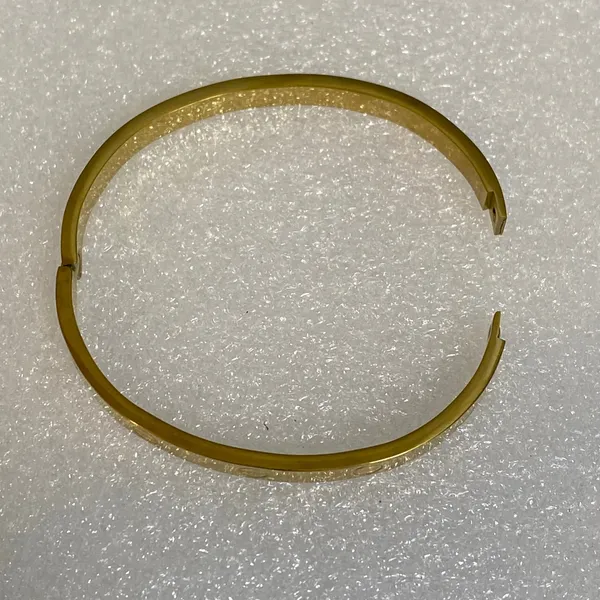 Gold Bangle Bracelet Women 18k Gold Plated Engraved Minimalist Modern NWOT - Image 3