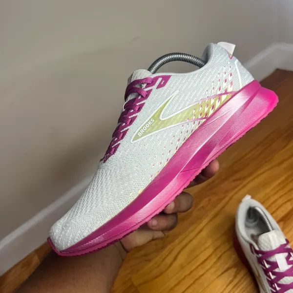 Brooks Levitate 5 “Gray Pink” 1203571B003 9W B NO BOX - Image 8