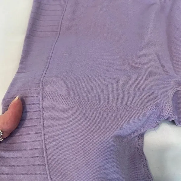 Gymshark szS lavender high waisted leggings w/cutouts & derrière stitching EUC - Image 9