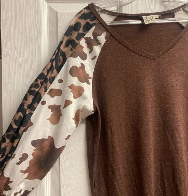 Boutique Cow Print Long Sleeved Top Size Medium - Image 2
