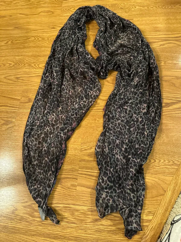 Vanity Floral reversible Patterned Scarf Black - Image 3