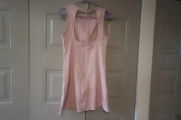 Shein sleeveless high neck low tie back mini short dress in light pink size small. - Image 5