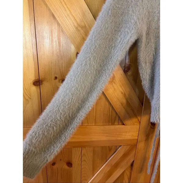 ee:some Women's Fuzzy Cropped High Low Beige Sweater NWT Size Small (5406) - Image 3
