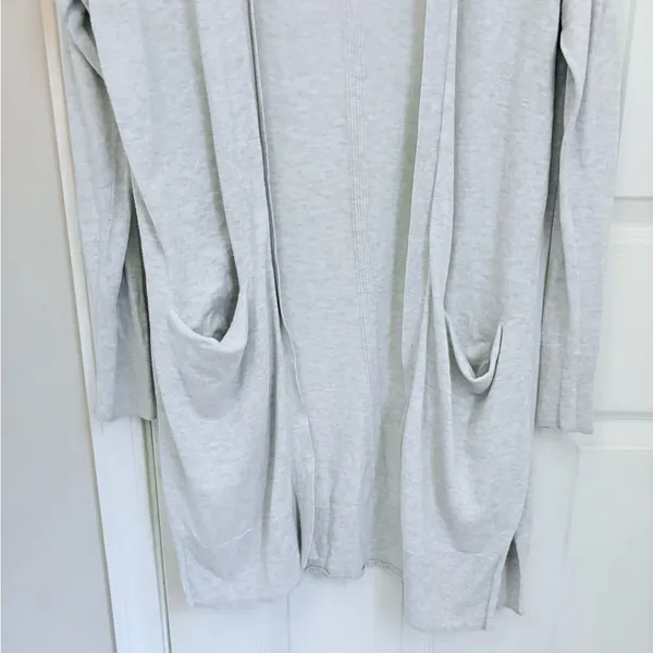 Old Navy Long Length Light Weight Open Front Cardigan in Light Grey - Image 5