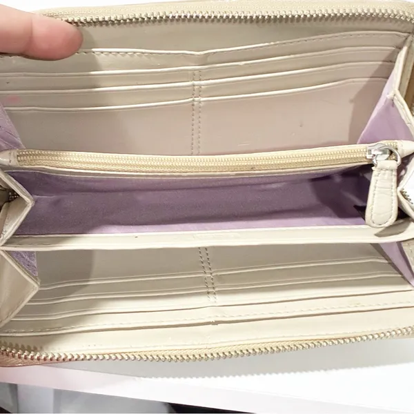 COACH SoHo Leather Metal Buckle‎ Zip Around Accordion Wallet - Image 4
