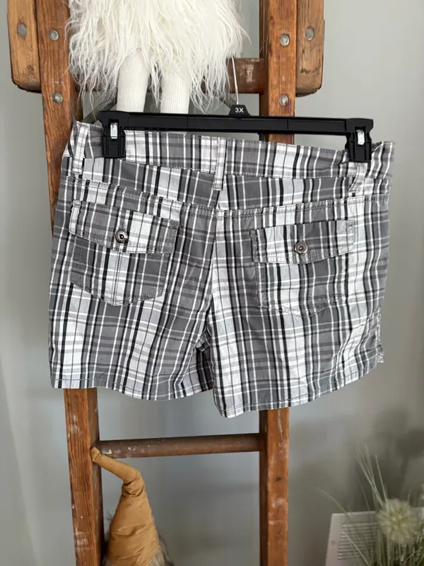 Faded Glory size 10 plaid print shorts  - Image 6