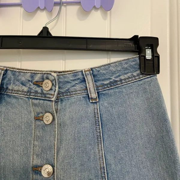 H&M Divided‎ women’s button up light wash denim miniskirt — size 2 - Image 2