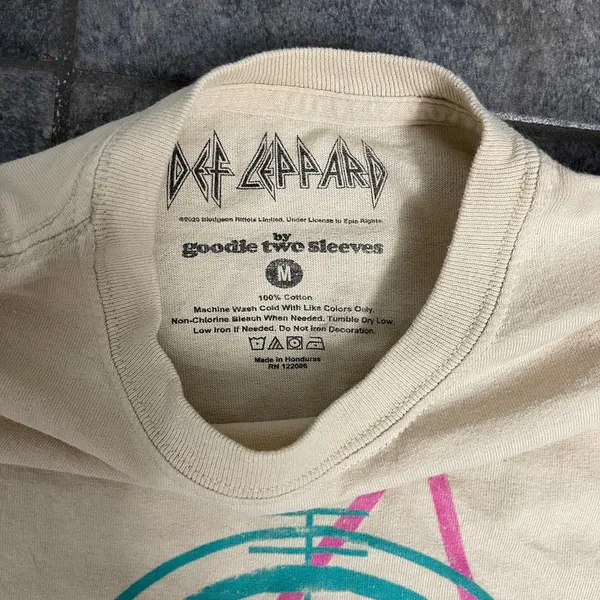 💛DEF LEPPARD T-SHIRT by GOODIE TWO SLEEVES, Medium - Image 2