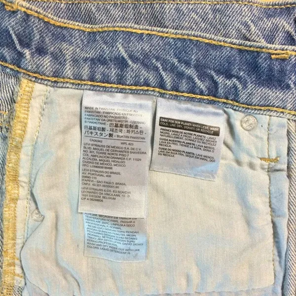 Levi’s mini skirt denim jean light wash distressed 30 - Image 7