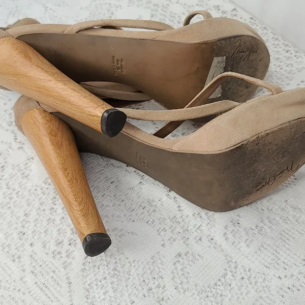 BCBGMAXAZRIA Jasmin suede ankle strap wood heel strappy heels sz 8 - Image 7