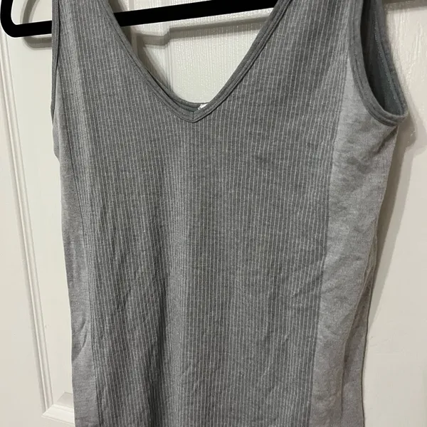 SPANX Laidback Layers Grey‎ seamless striped Tank size large - Image 5