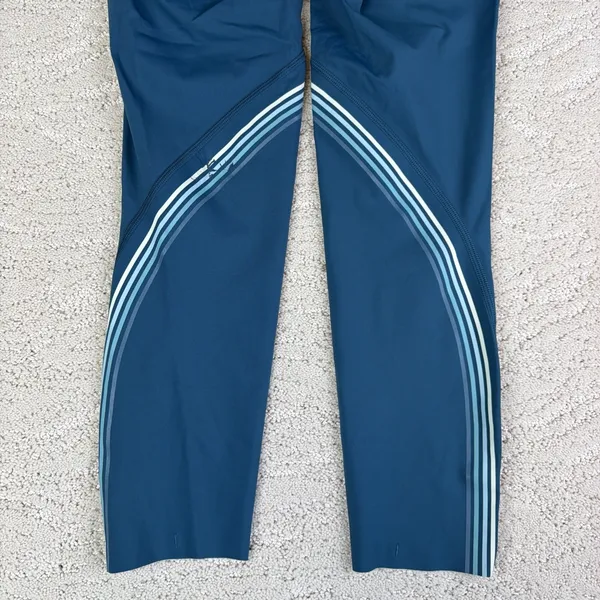 Women's Lululemon Size 4 Speed Light crop 23" Leggings High Rise - Image 6