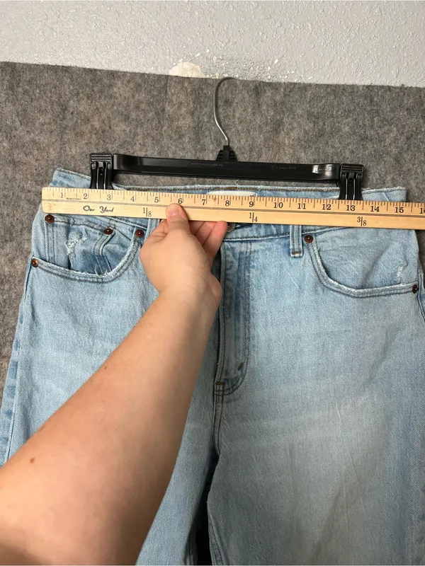 Abercrombie & Fitch Woman’s‎ Size 10 Light Wash Women’s High Rise Mom Jeans - Image 4
