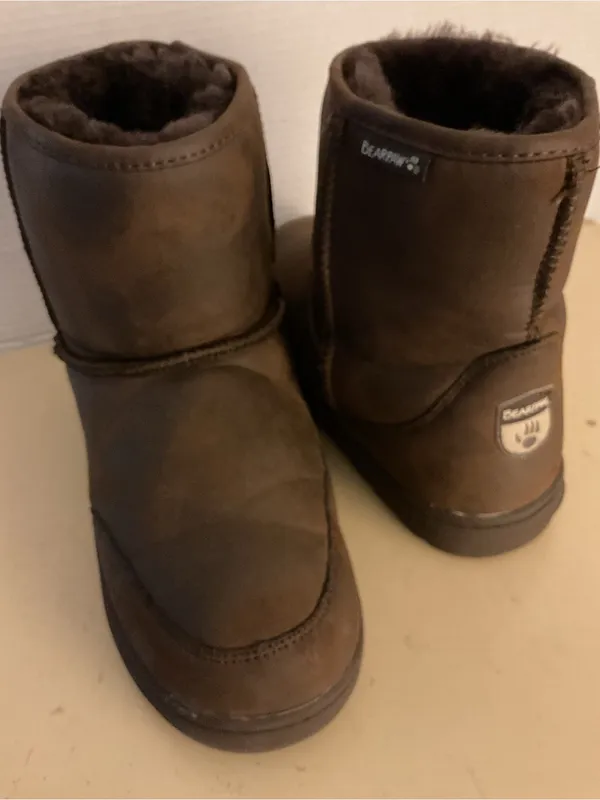 BearPaw Women brown leather short classic boots US 11 - Image 9