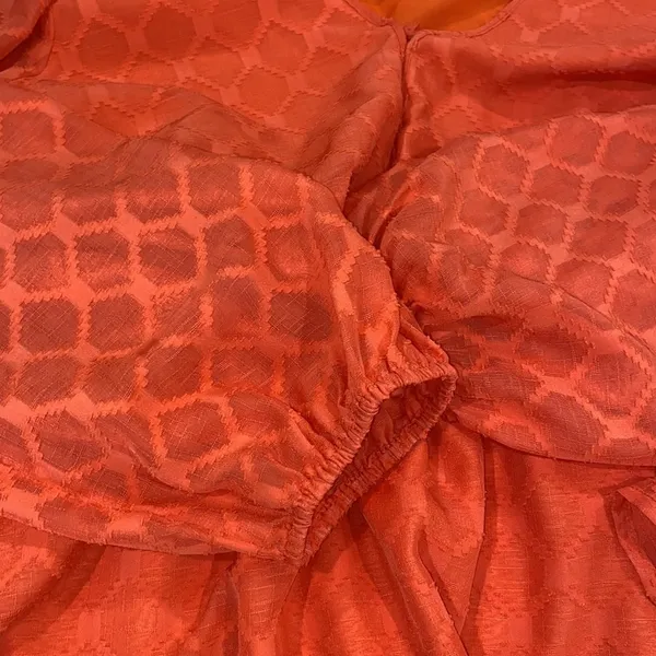 Elizabeth and James tangerine color top size XXlarge - Image 6
