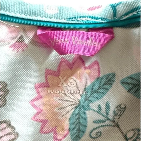 Vera Bradley Women's Scrub Top Laos Lily Blue Print V-Neck Floral‎ Size S - Image 5